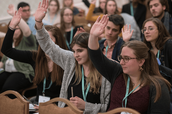 AHA18_undergrads raising hands